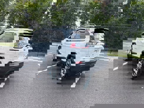 Used 2022 Jeep Cherokee Latitude Lux image 3
