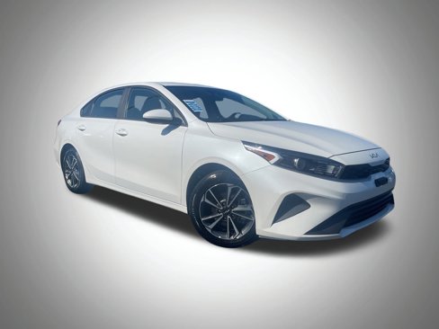 Used 2023 Kia Forte LXS image 2