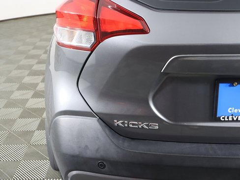Used 2019 Nissan Kicks SR image 12