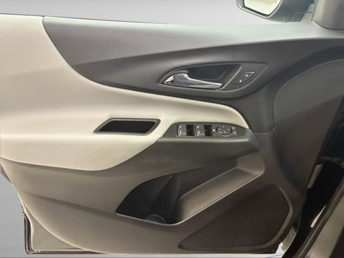 Used 2020 Chevrolet Equinox LS image 23
