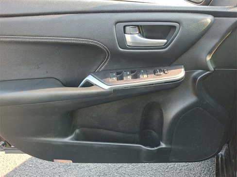 Used 2016 Toyota Camry XLE image 12