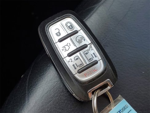 Used 2017 Chrysler Pacifica Touring-L image 28
