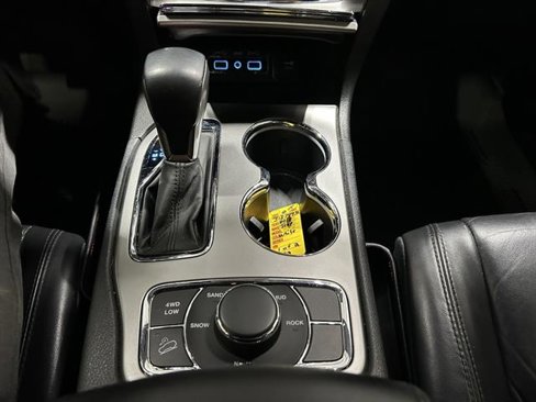 Used 2018 Jeep Grand Cherokee Limited image 12