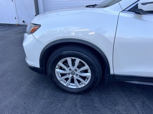 Used 2018 Nissan Rogue SV image 6