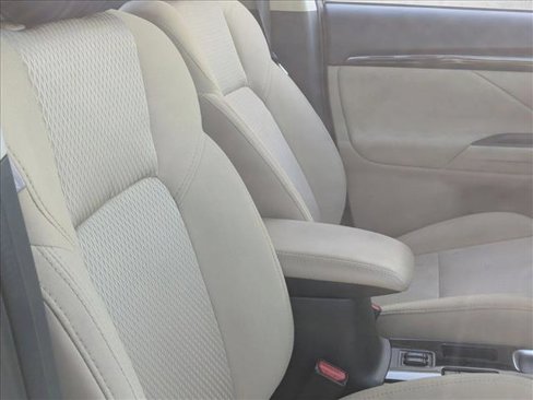 Used 2019 Mitsubishi Outlander ES image 19
