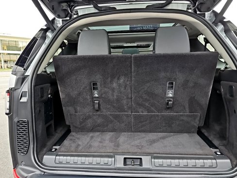 Used 2018 Land Rover Discovery SE image 57