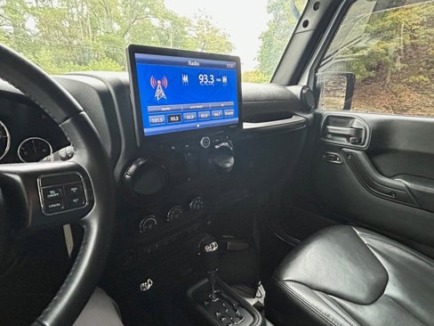 Used 2017 Jeep Wrangler Unlimited Sahara image 18