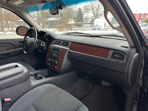 Used 2008 Chevrolet Suburban 2500 LT w/ Convenience Package 1 image 16