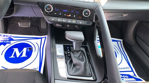 Used 2023 Hyundai Elantra SEL w/ Convenience Package image 16