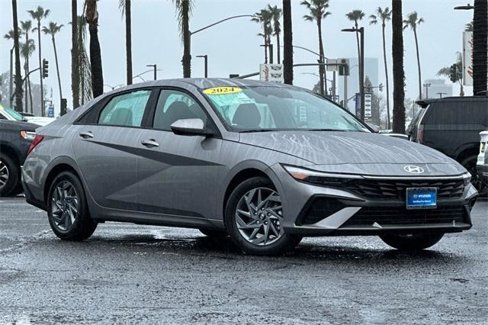 Certified 2024 Hyundai Elantra SEL image 2