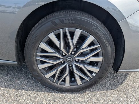 Used 2025 Nissan Altima 2.5 SV image 10