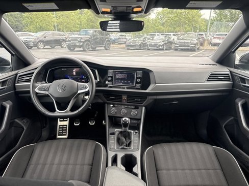 Used 2024 Volkswagen Jetta Sport image 20