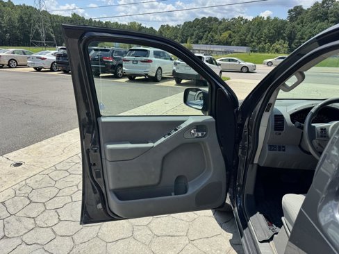 Used 2015 Nissan Frontier SV image 5