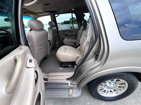 Used 2002 Ford Expedition Eddie Bauer image 34