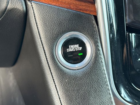 Used 2015 Cadillac Escalade Premium image 30
