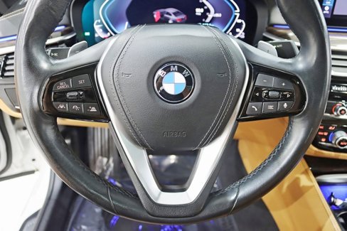 Used 2020 BMW 530e xDrive w/ Executive Package image 16