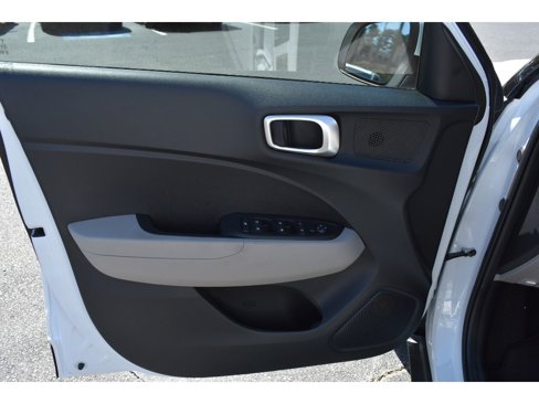 New 2025 Hyundai Venue SEL image 17