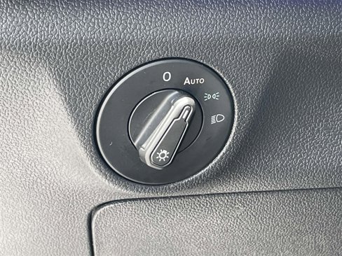 Certified 2019 Volkswagen Jetta SEL w/ Cold Weather Package image 17