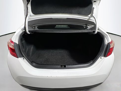 Used 2019 Toyota Corolla LE image 32