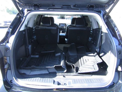 Used 2021 Toyota Highlander XLE image 7