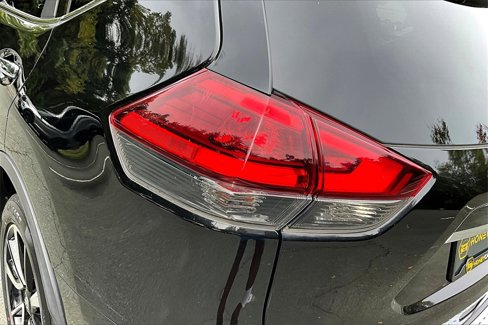 Used 2019 Nissan Rogue SL w/ Premium Package image 21