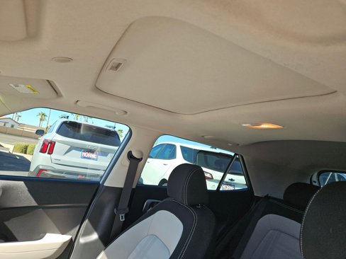 Used 2022 Hyundai Venue SEL image 16