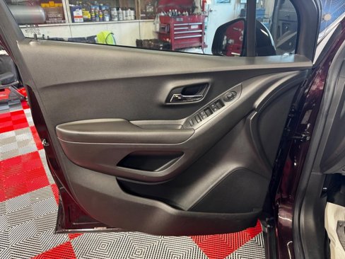 Used 2020 Chevrolet Trax LS image 14