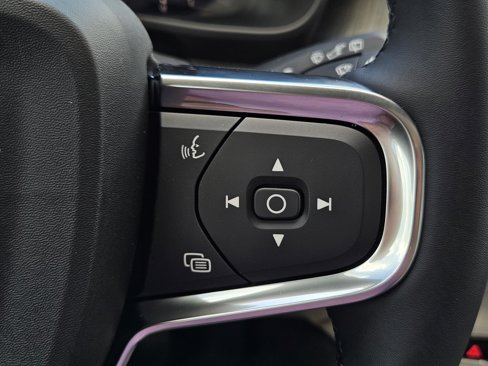 New 2025 Volvo XC40 B5 Ultra w/ Climate Package image 17