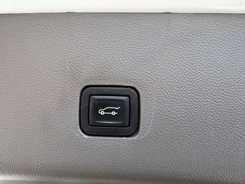 Used 2020 Chevrolet Traverse LT image 32