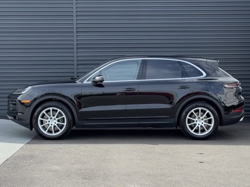 Used 2024 Porsche Cayenne image 2