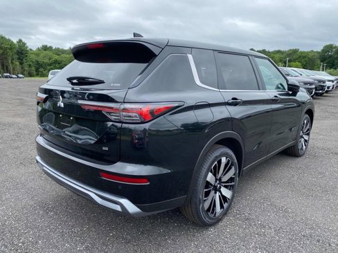 New 2025 Mitsubishi Outlander AWD image 3