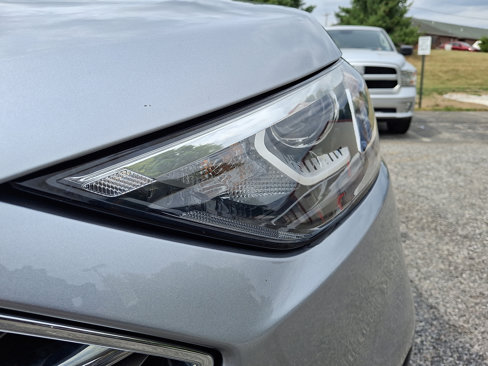 Used 2021 Ford Edge SE image 11