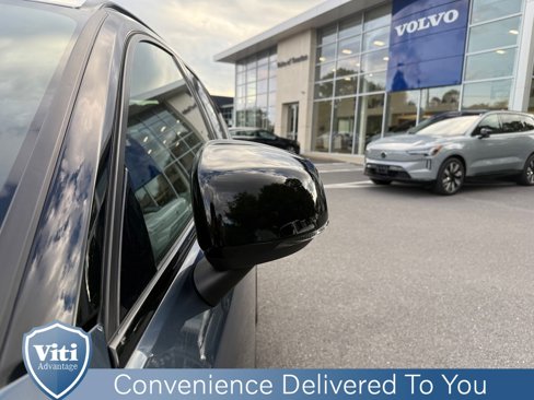 Certified 2022 Volvo XC40 T5 R-Design image 11
