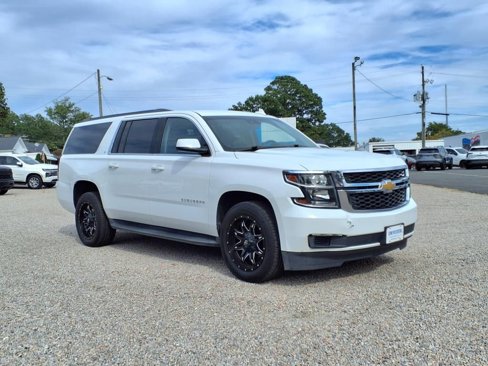 Used 2019 Chevrolet Suburban LT image 1