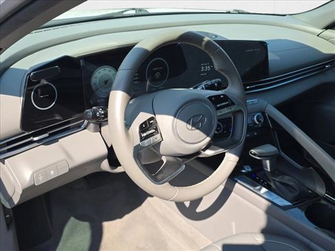 Used 2024 Hyundai Elantra SEL w/ Convenience Package image 9
