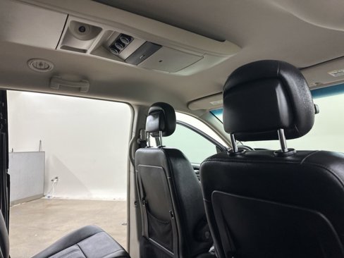 Used 2016 Chrysler Town & Country Touring image 21