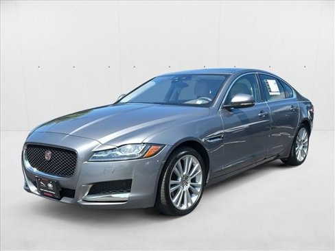 Used 2020 Jaguar XF Premium image 1