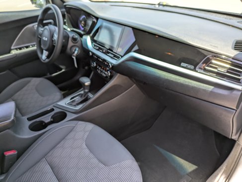 Used 2022 Kia Niro LX image 13