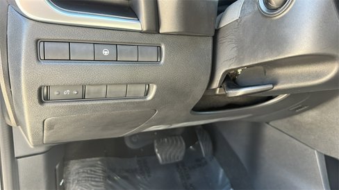 Used 2021 Nissan Rogue SV image 17