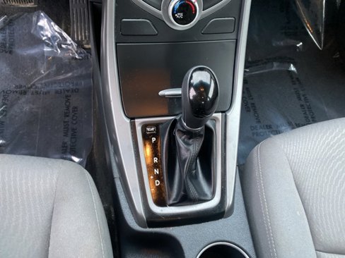 Used 2015 Hyundai Elantra SE image 15
