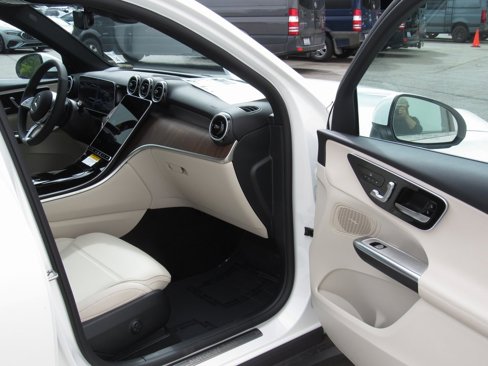 New 2025 Mercedes-Benz GLC 300 4MATIC image 17