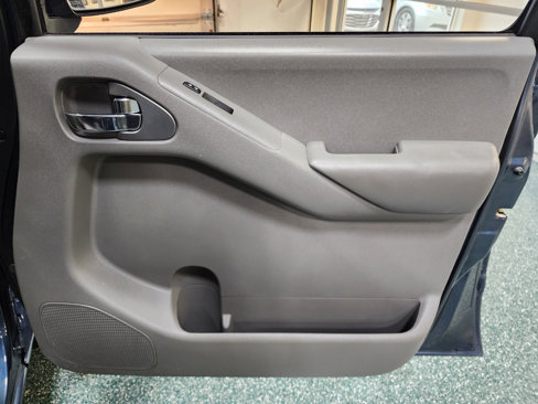 Used 2014 Nissan Frontier SV image 26