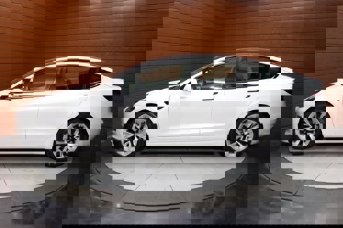 Used 2022 Tesla Model 3 Standard Range image 8