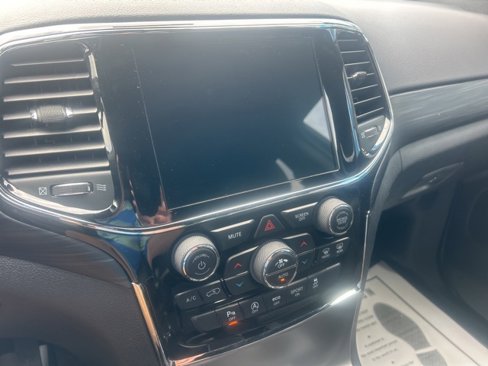 Used 2020 Jeep Grand Cherokee Altitude image 13