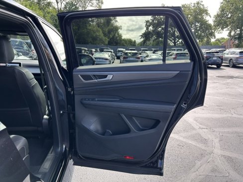 Used 2024 Volkswagen Atlas Cross Sport SE image 26