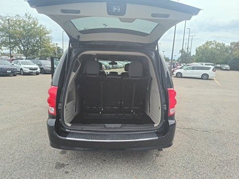 Used 2020 Dodge Grand Caravan SXT image 14
