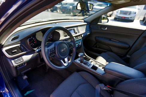 Used 2017 Kia Optima LX image 4