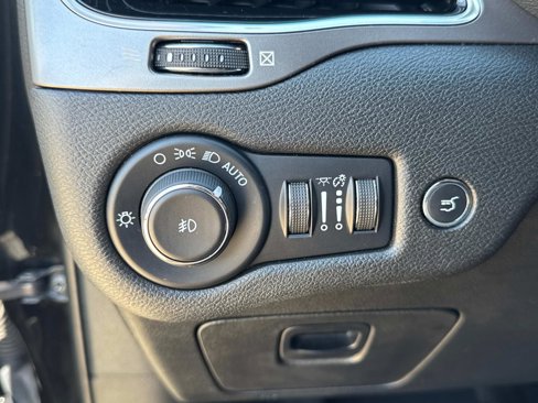 Certified 2022 Jeep Cherokee Limited image 32