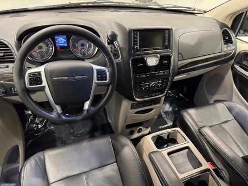 Used 2011 Chrysler Town & Country Limited w/ Trailer Tow Group image 9