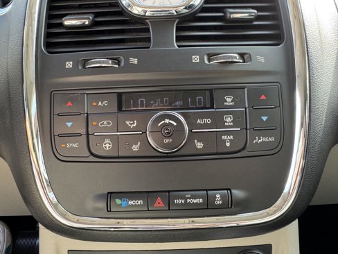 Used 2011 Chrysler Town & Country Limited image 23